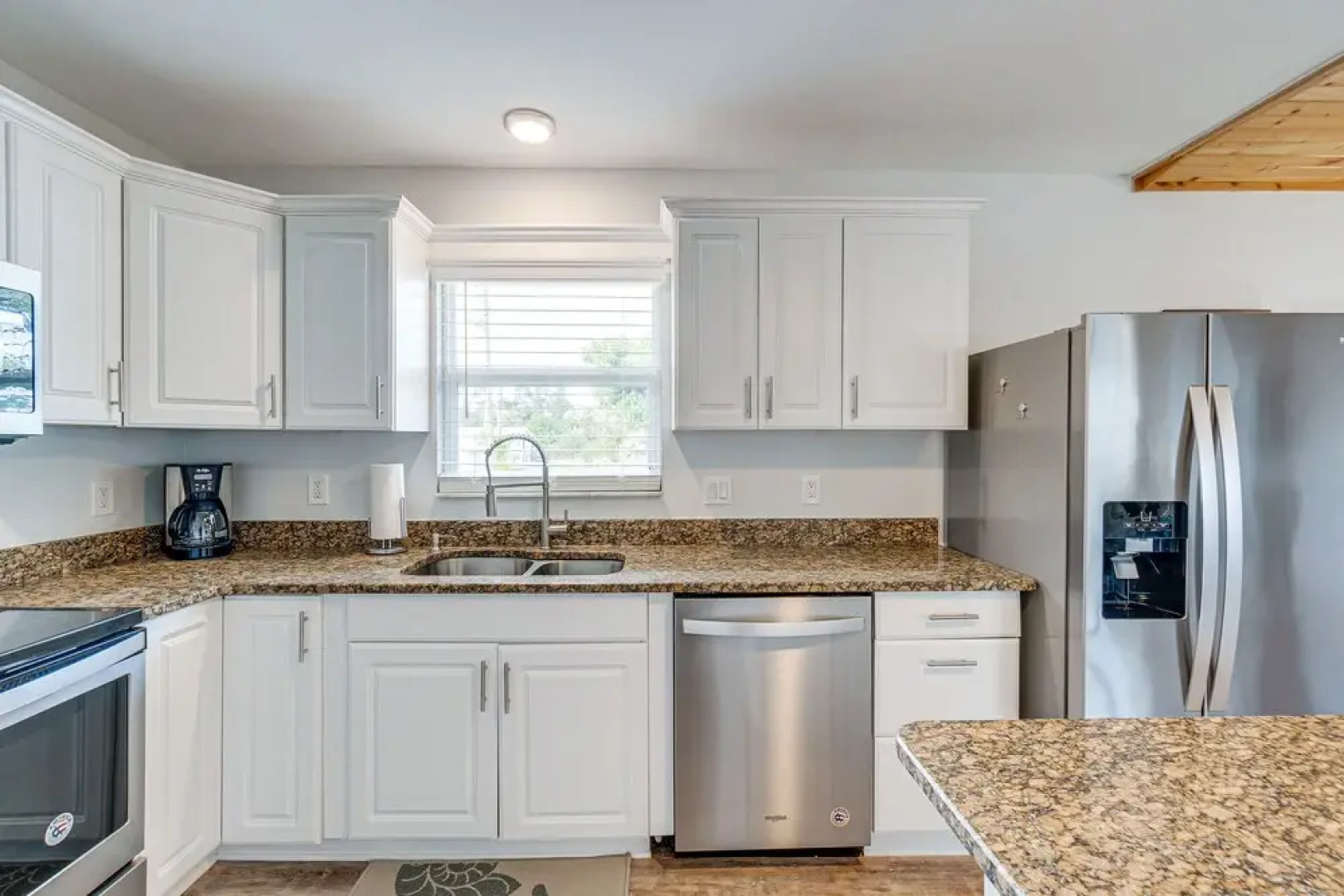 Stylish Bokeelia Home: Deck & Outdoor Dining Area!