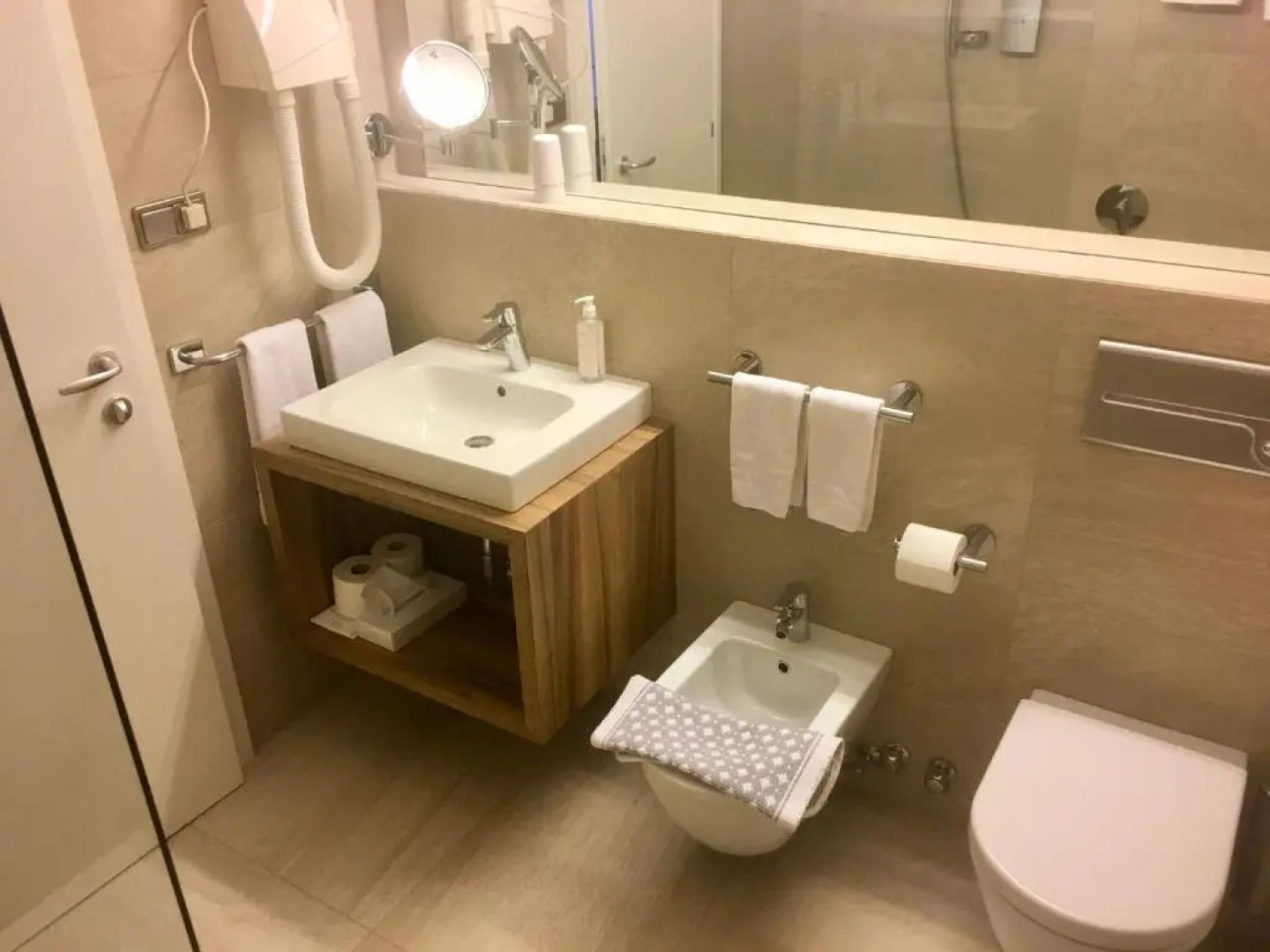 Hotel Am Wolfgrubenersee