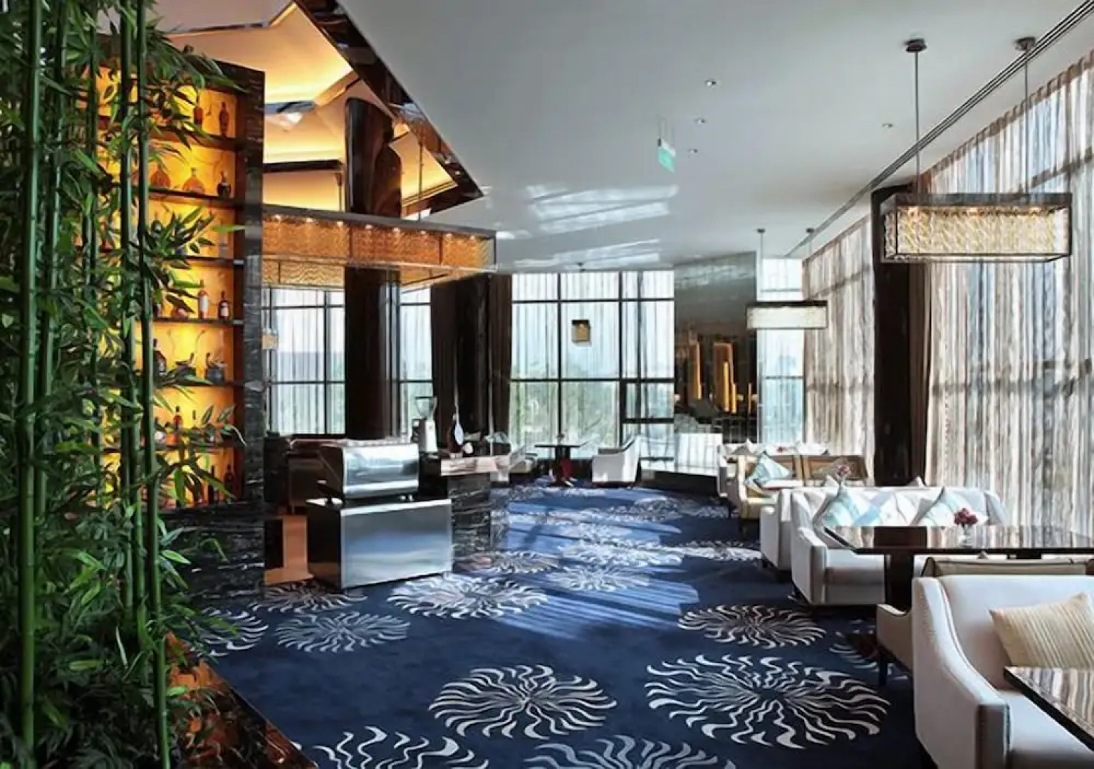 Luan Suntone Plaza Hotel