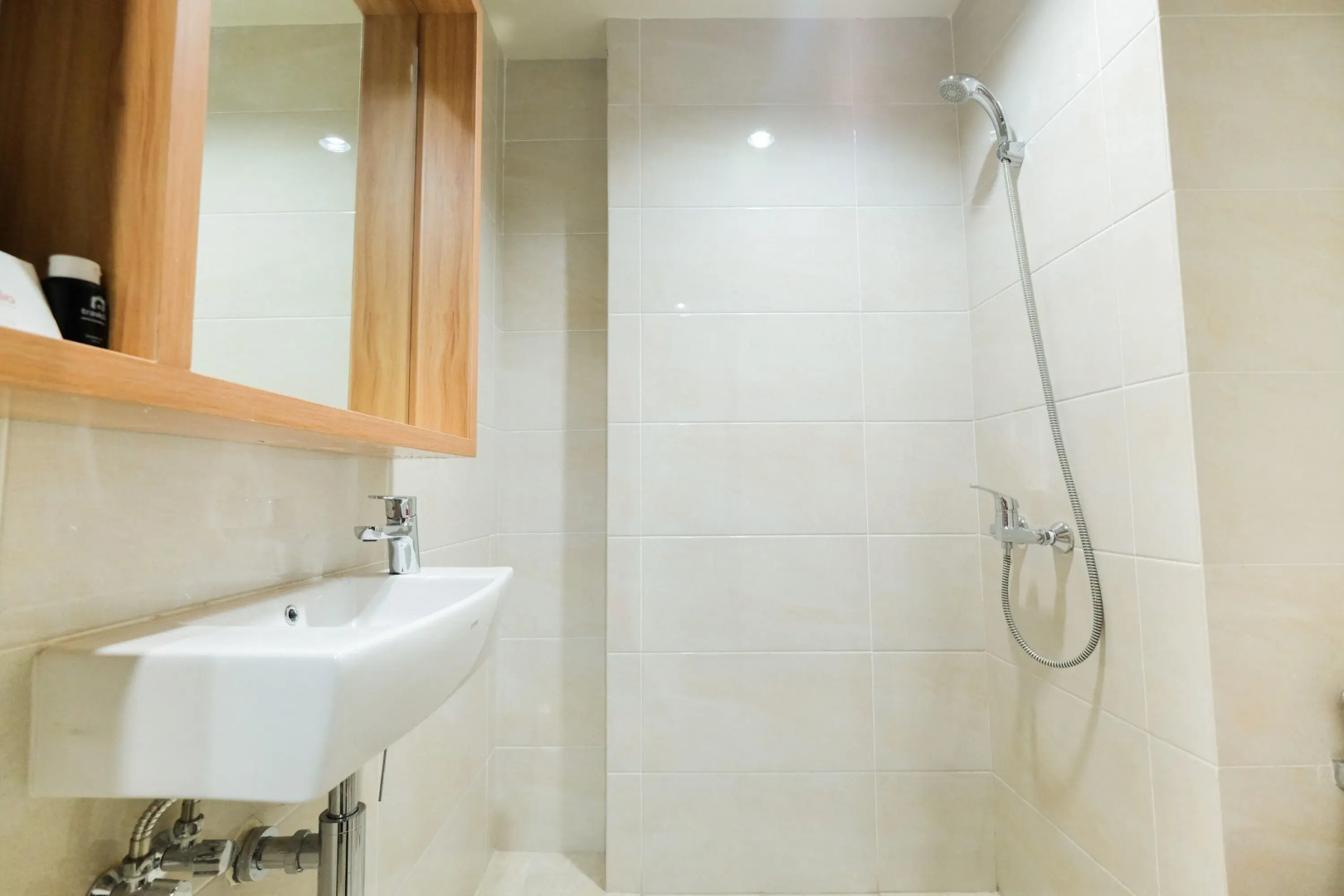 Comfortable and Fully Furnished Studio Apartment at Mustika Golf Residence