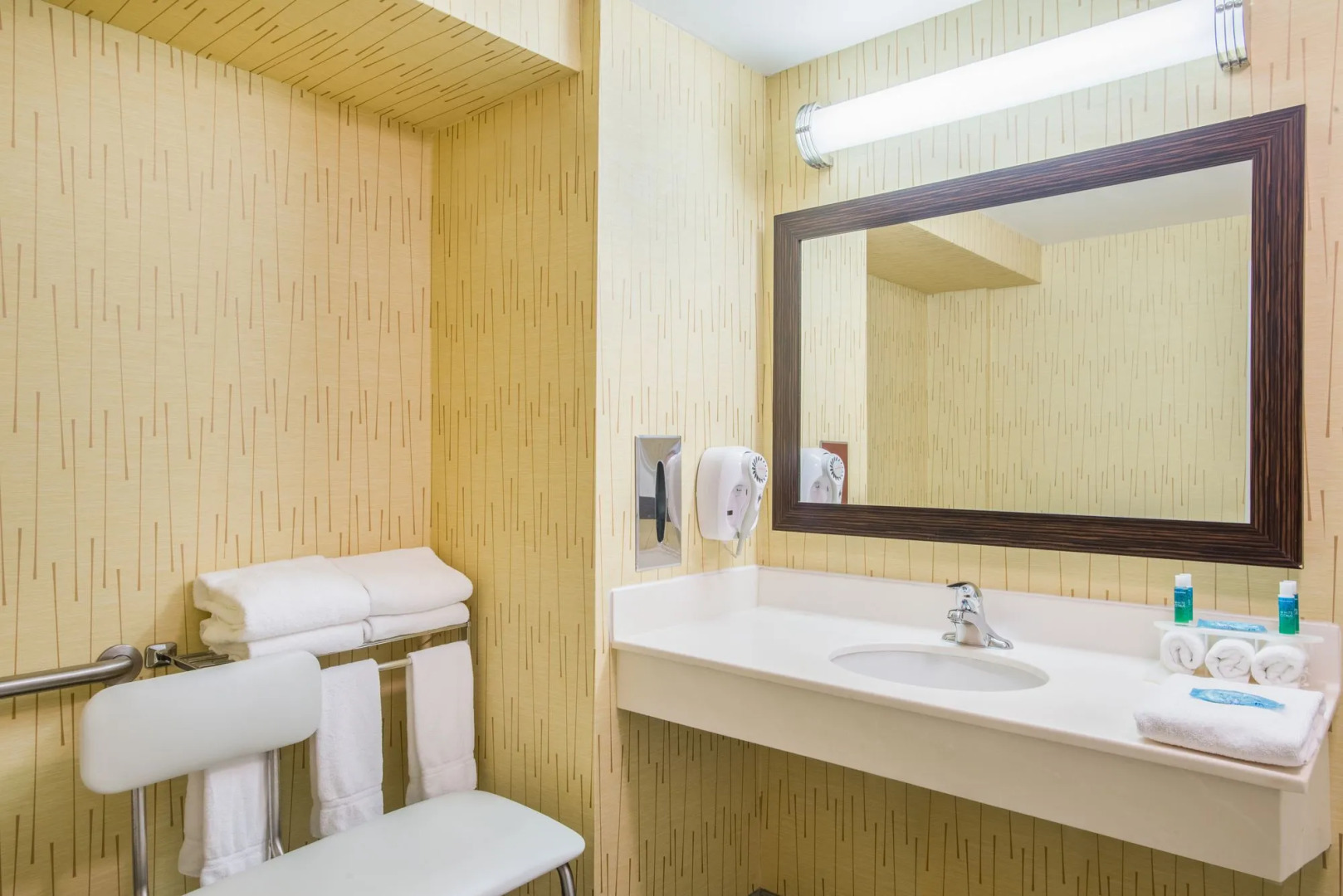 Holiday Inn Express Hotel & Suites Brattleboro by IHG