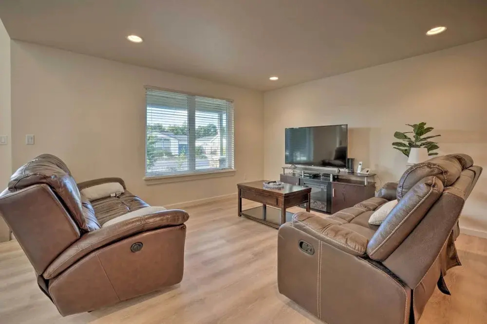 Spacious Bandon Getaway - 2 Blocks to Ocean!