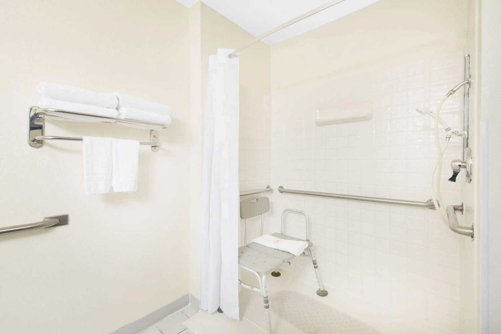 Days Inn & Suites by Wyndham Fargo 19th Ave/Airport Dome