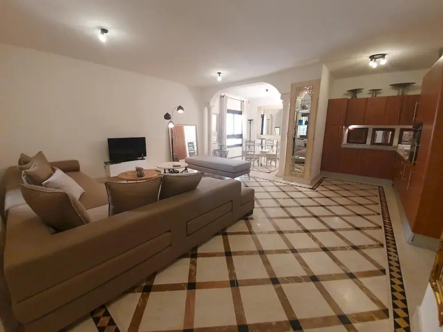 Golden Tulip APT Spacieux Avec Deux Terrasses