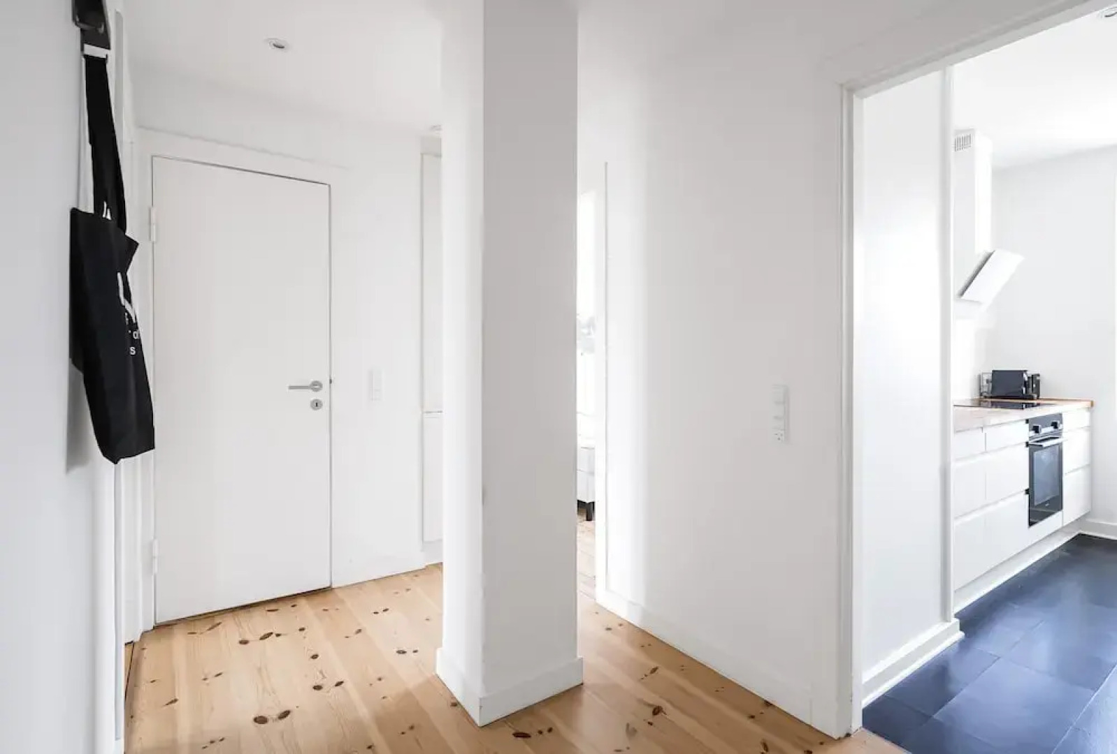 Fantastic 2-bed w Balcony in Charlottenlund