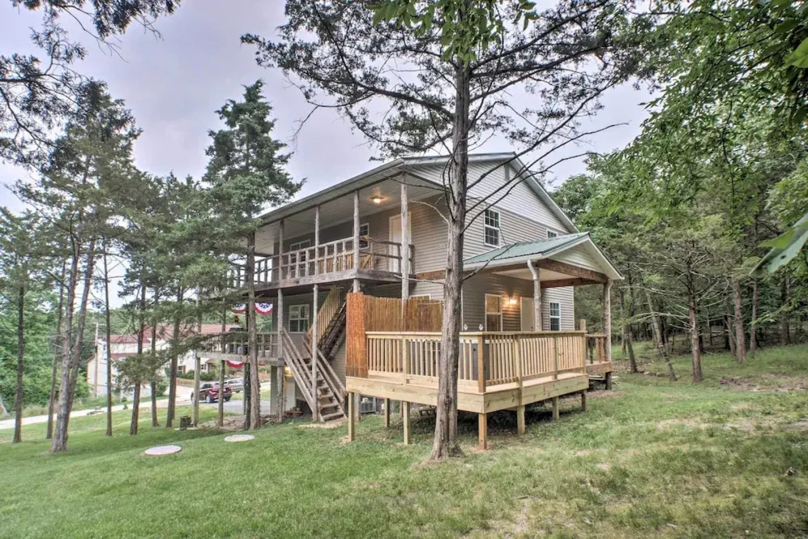 Lakeside Blue Eye Escape w/ Game Room & Hot Tub!