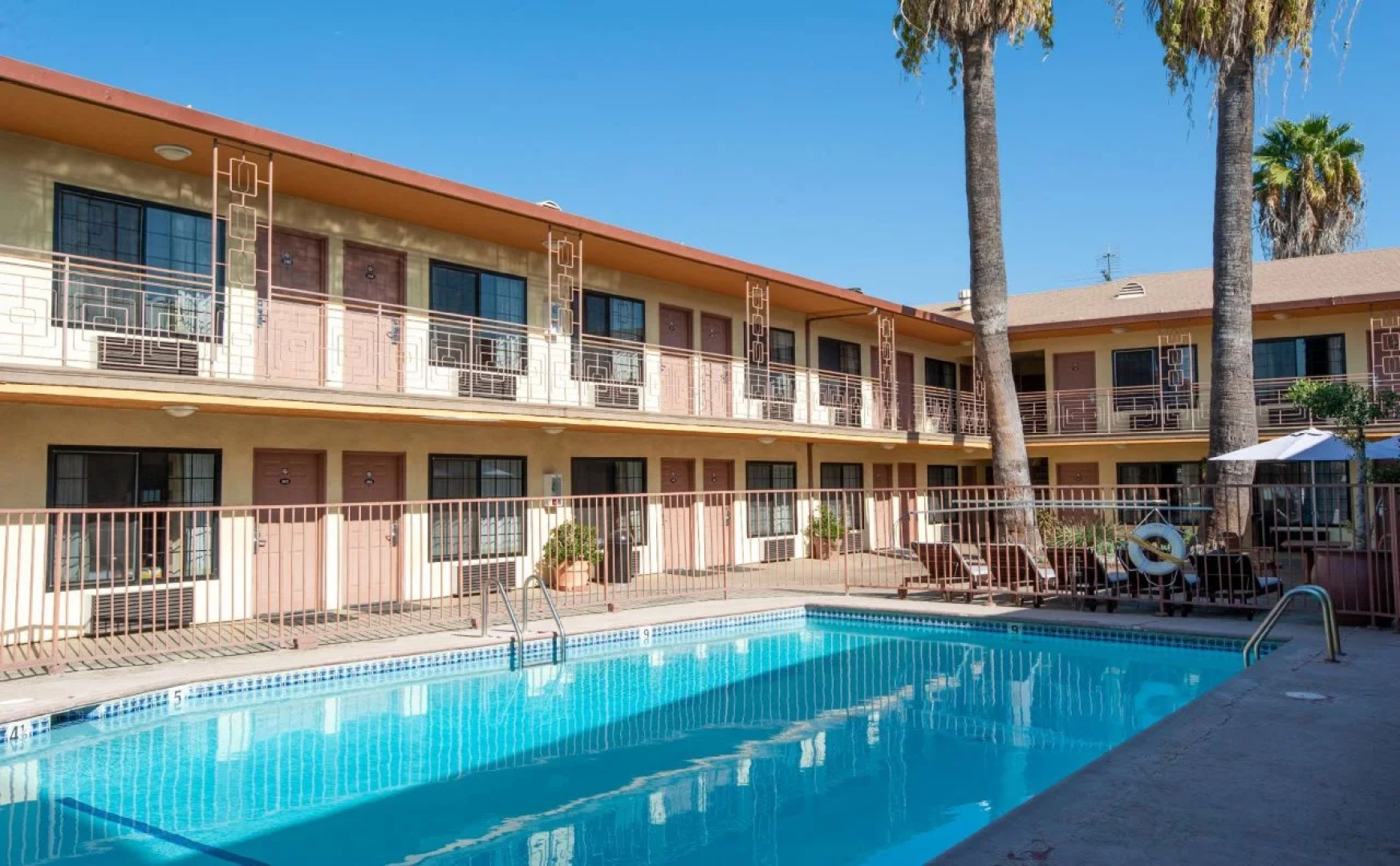 Studio City Court Yard Hotel