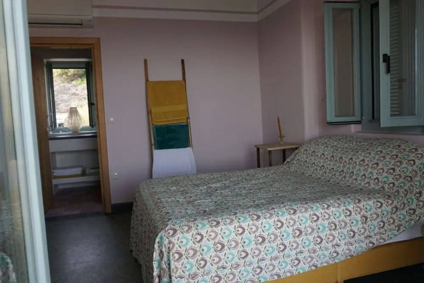 Villa Alati - Seafront Villa With Swimming Pool