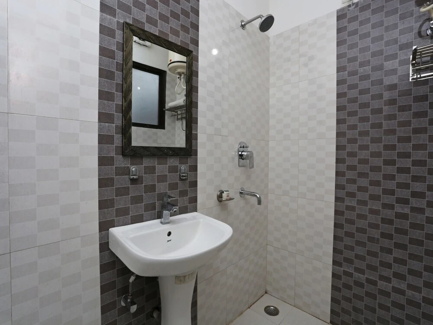 OYO 28440 Mk Hotel And Restaurant