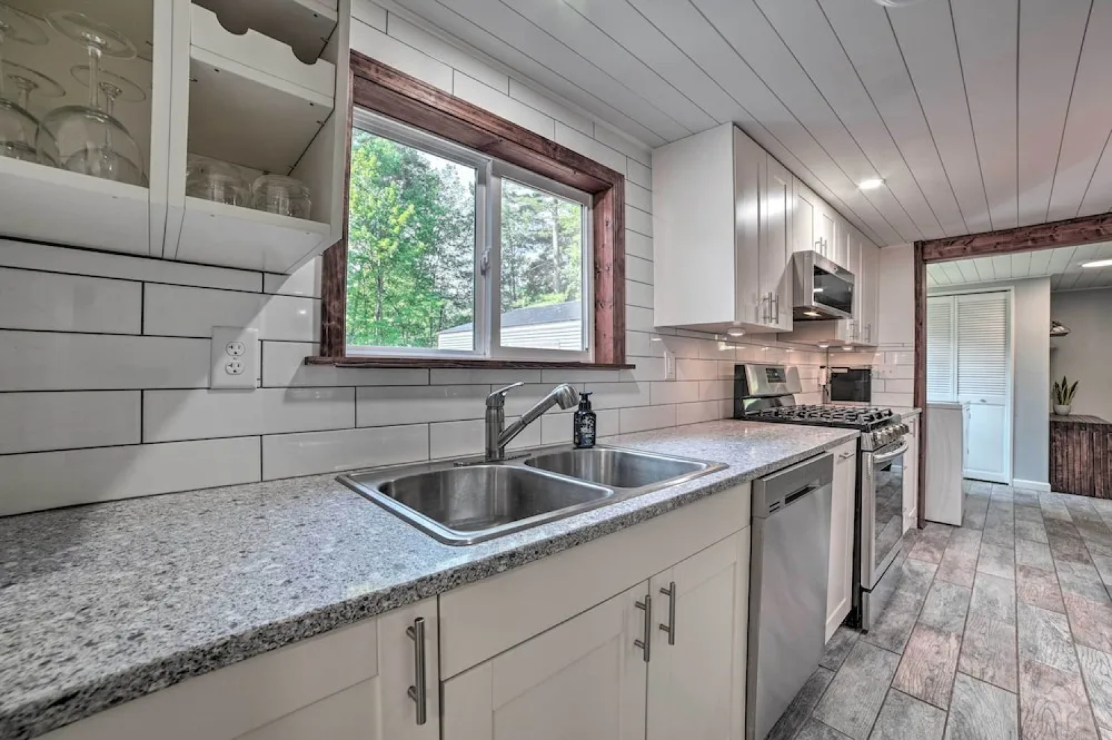 Prudenville Retreat w/ Yard ~ 1 Mi to Lake!