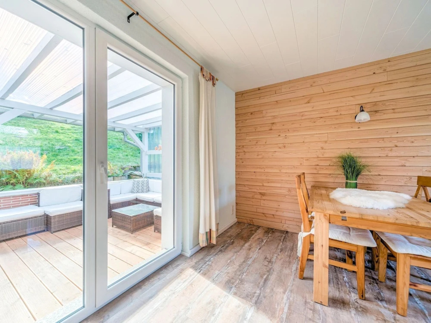 Spacious Apartment near Lake in Guntersberge