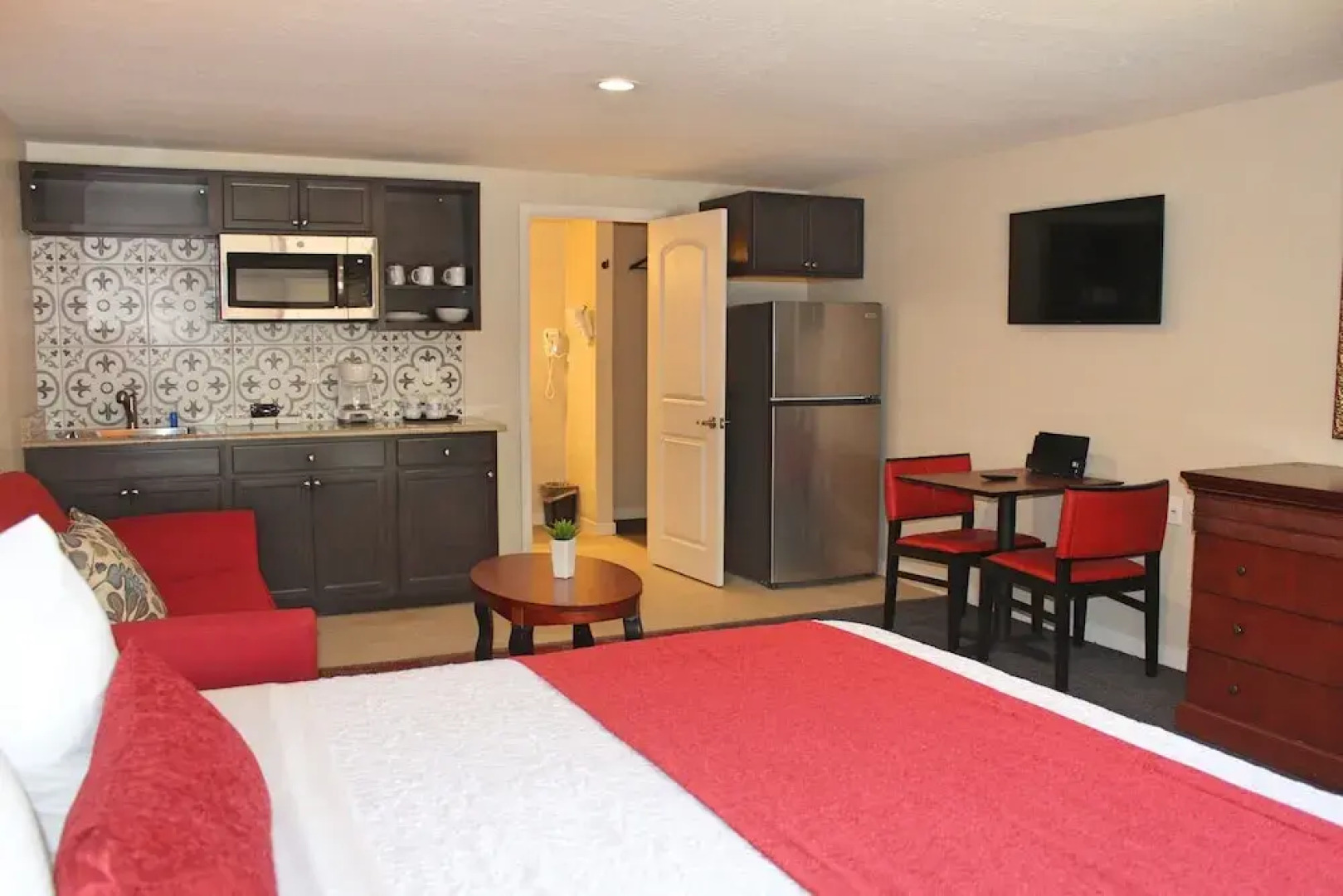 Bell & Main Studios 102