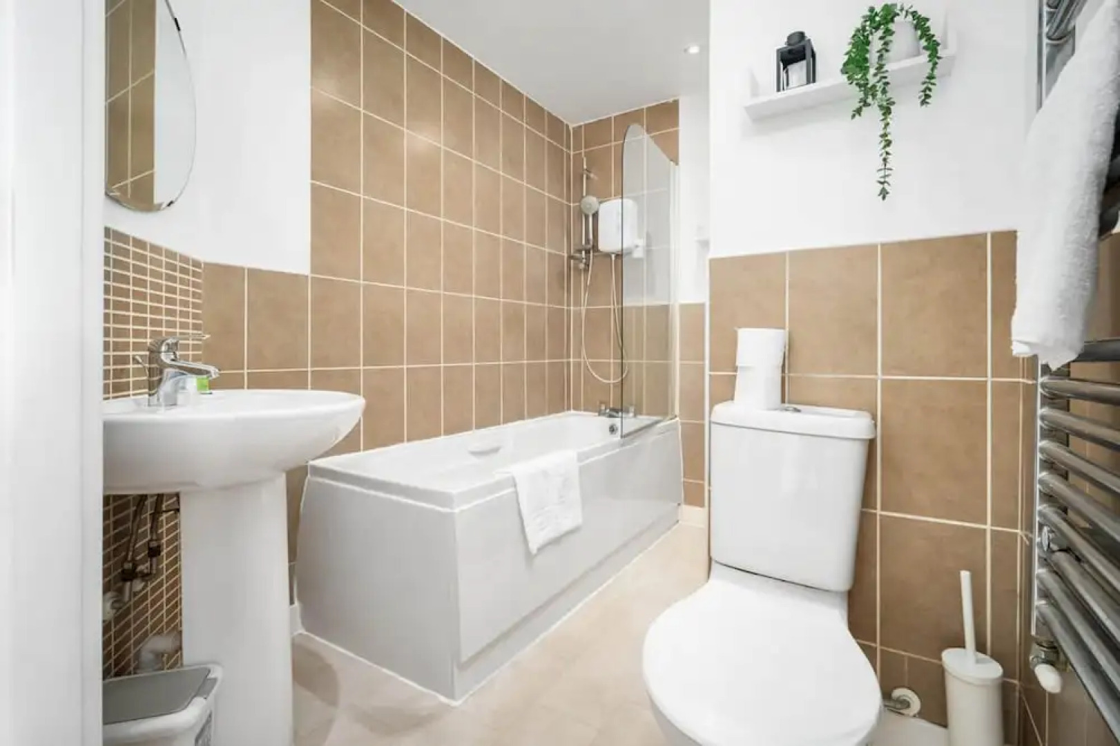 Cute Modern Mews Home in Oldbury