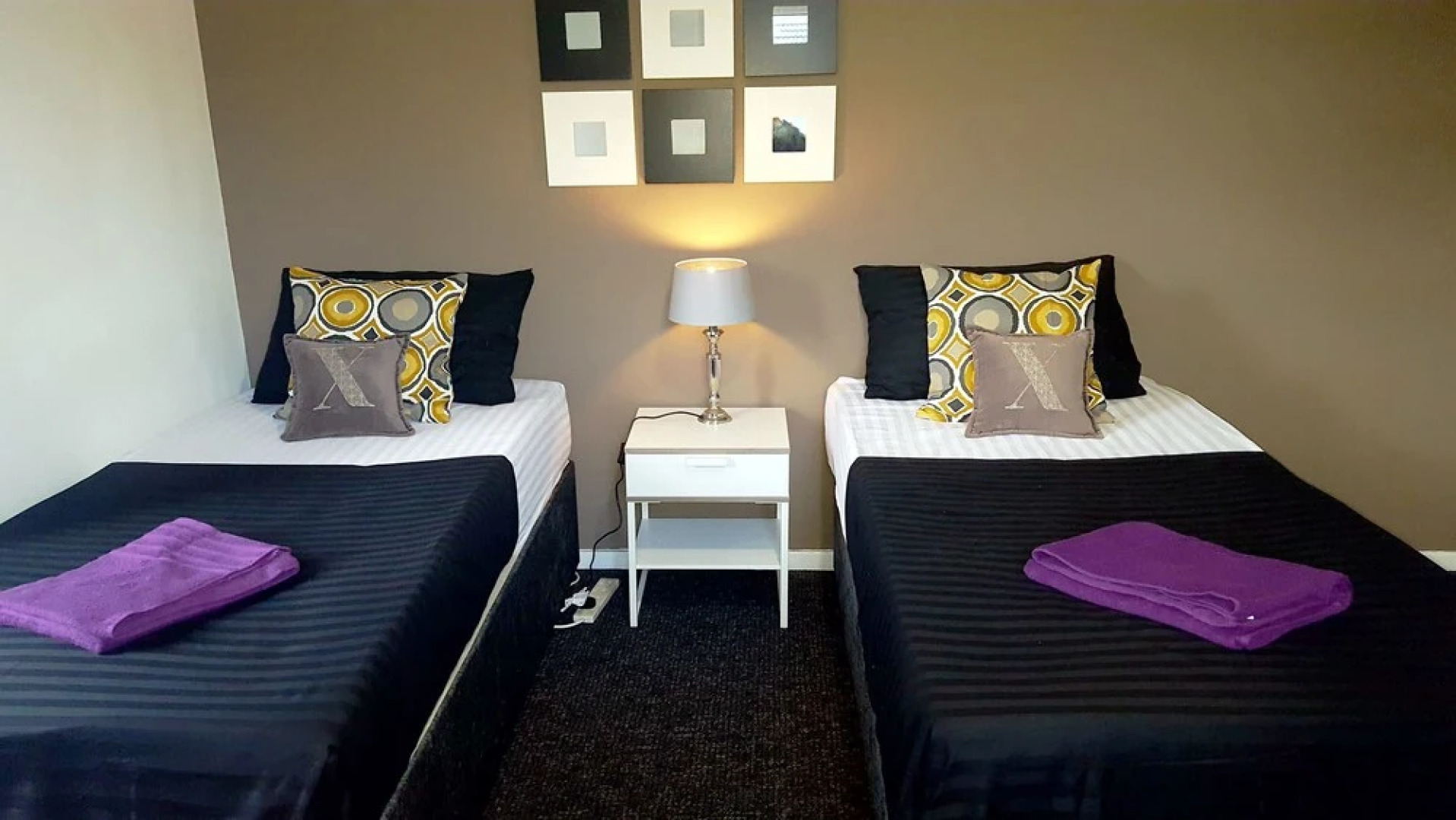 Dragon - Wellhall House 2 Bedroom Home