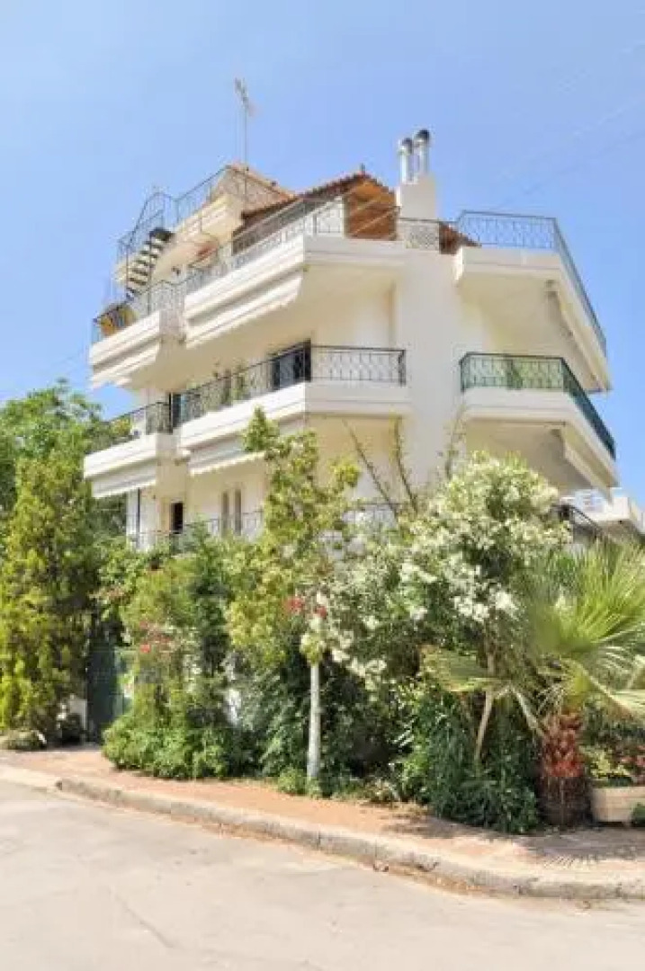 Kosta's Family House