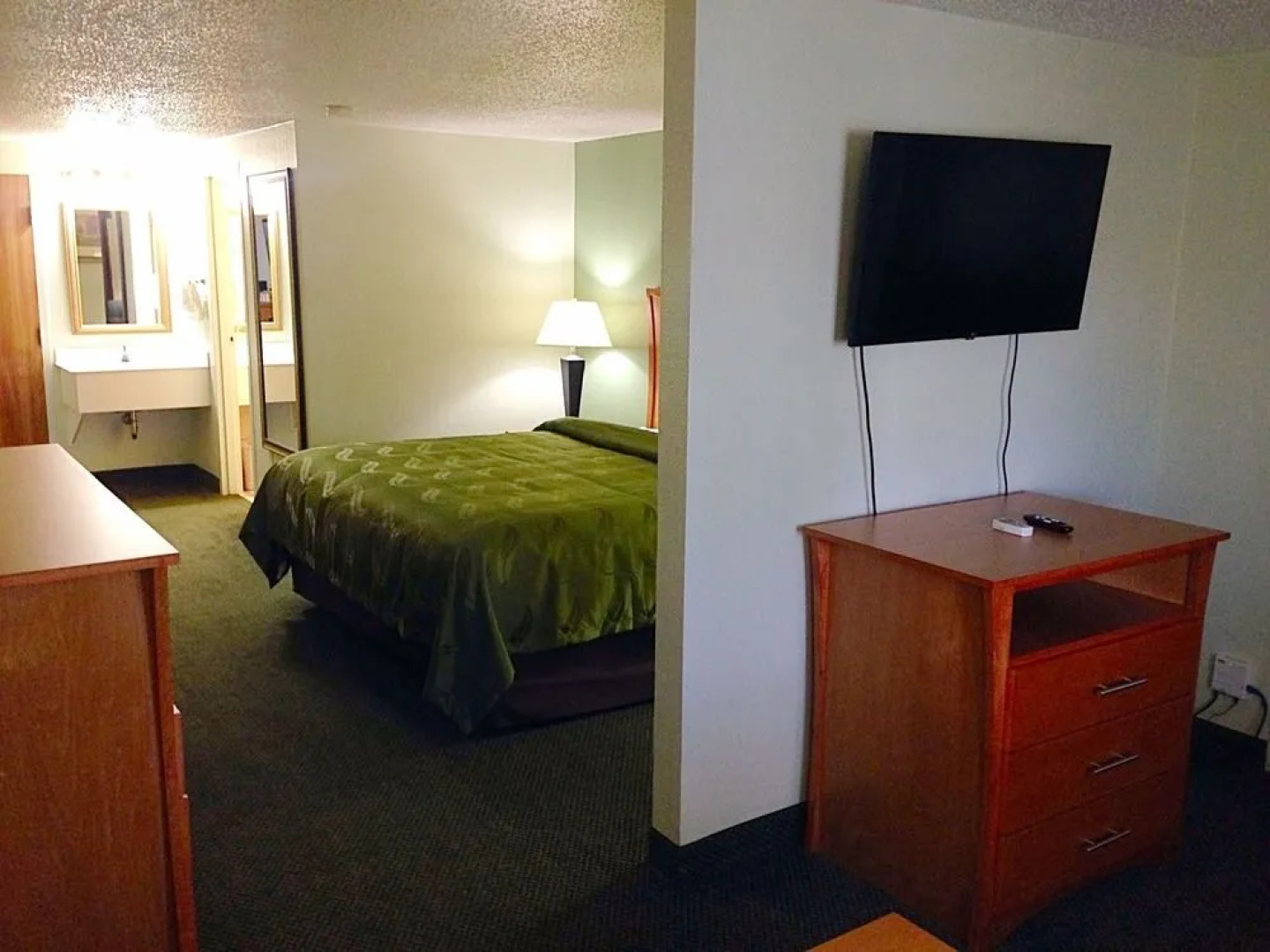 Quality Inn & Suites Metro
