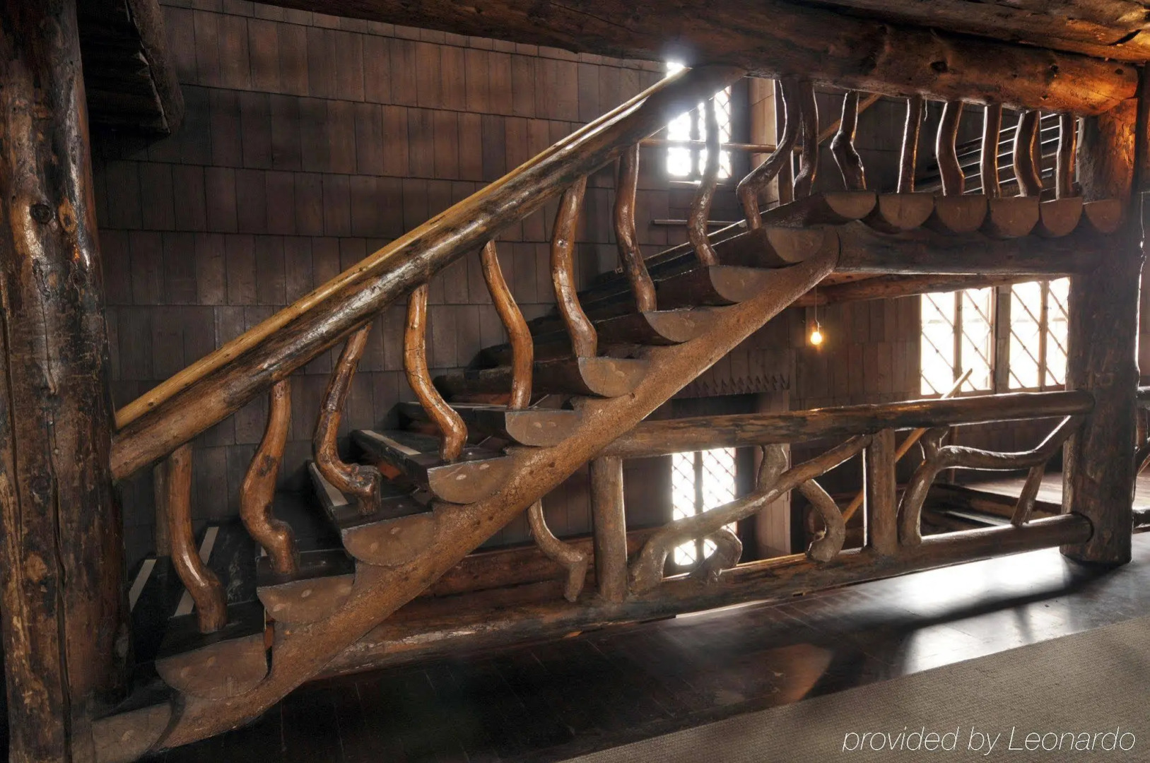 Отель Old Faithful Inn — Inside the Park