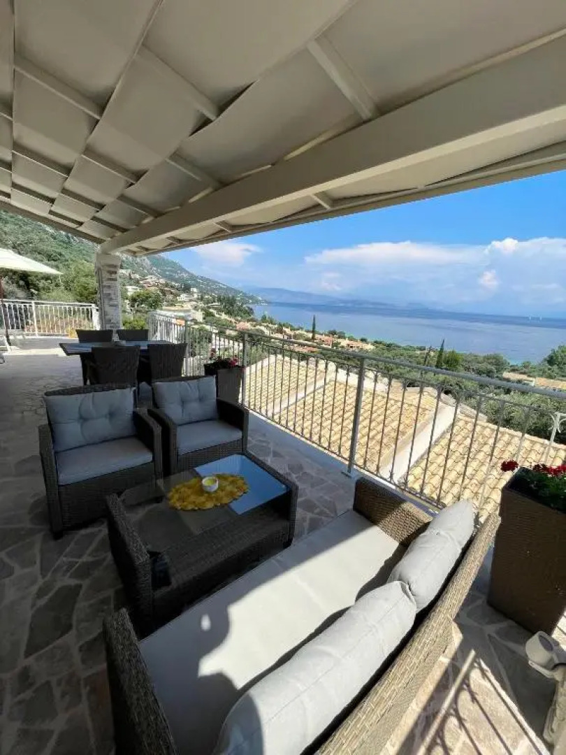 Villa Alemar House with Private pool and Spectacular sea views just 150m to the beach