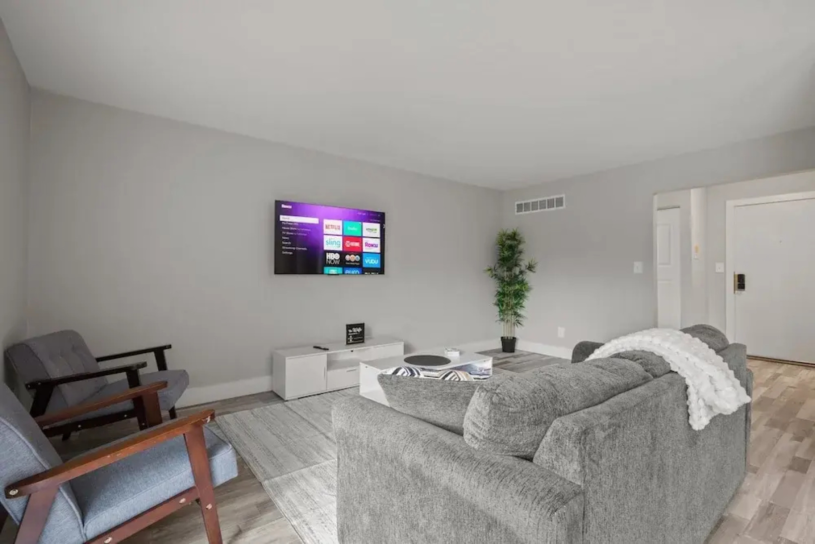 2BR Stay Close to Downtown