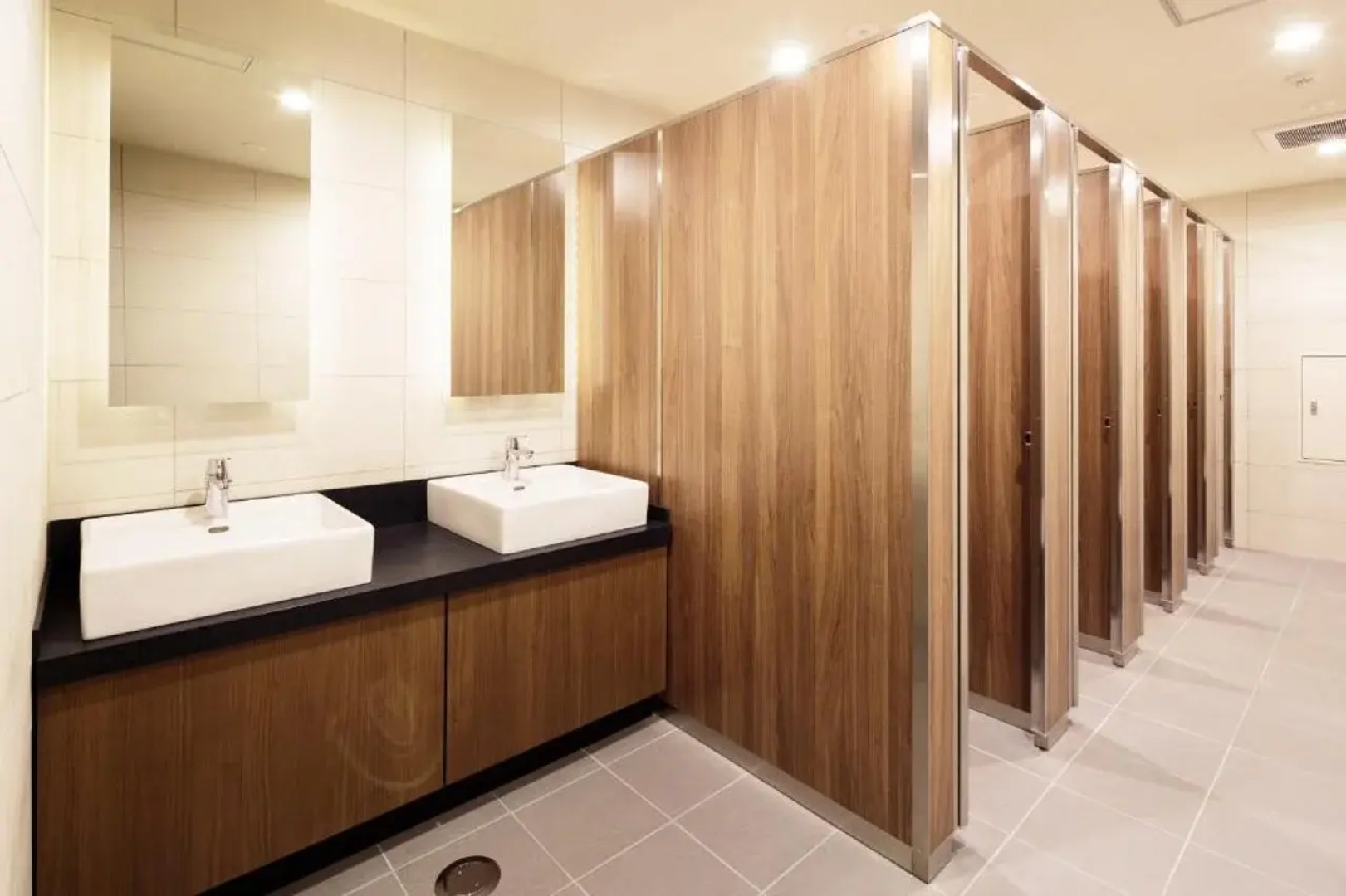 Отель MyCube by Mystays Asakusa Kuramae