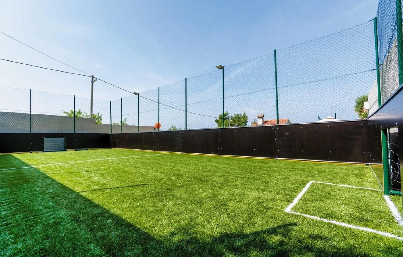 Amazing Home in Mravince With Sauna, Wifi and 9 Bedrooms