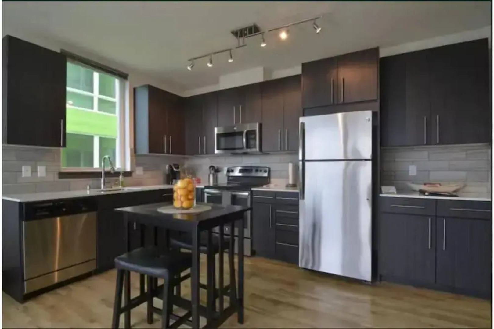 2bd2bath Waterfront Home in Hrt of SEA