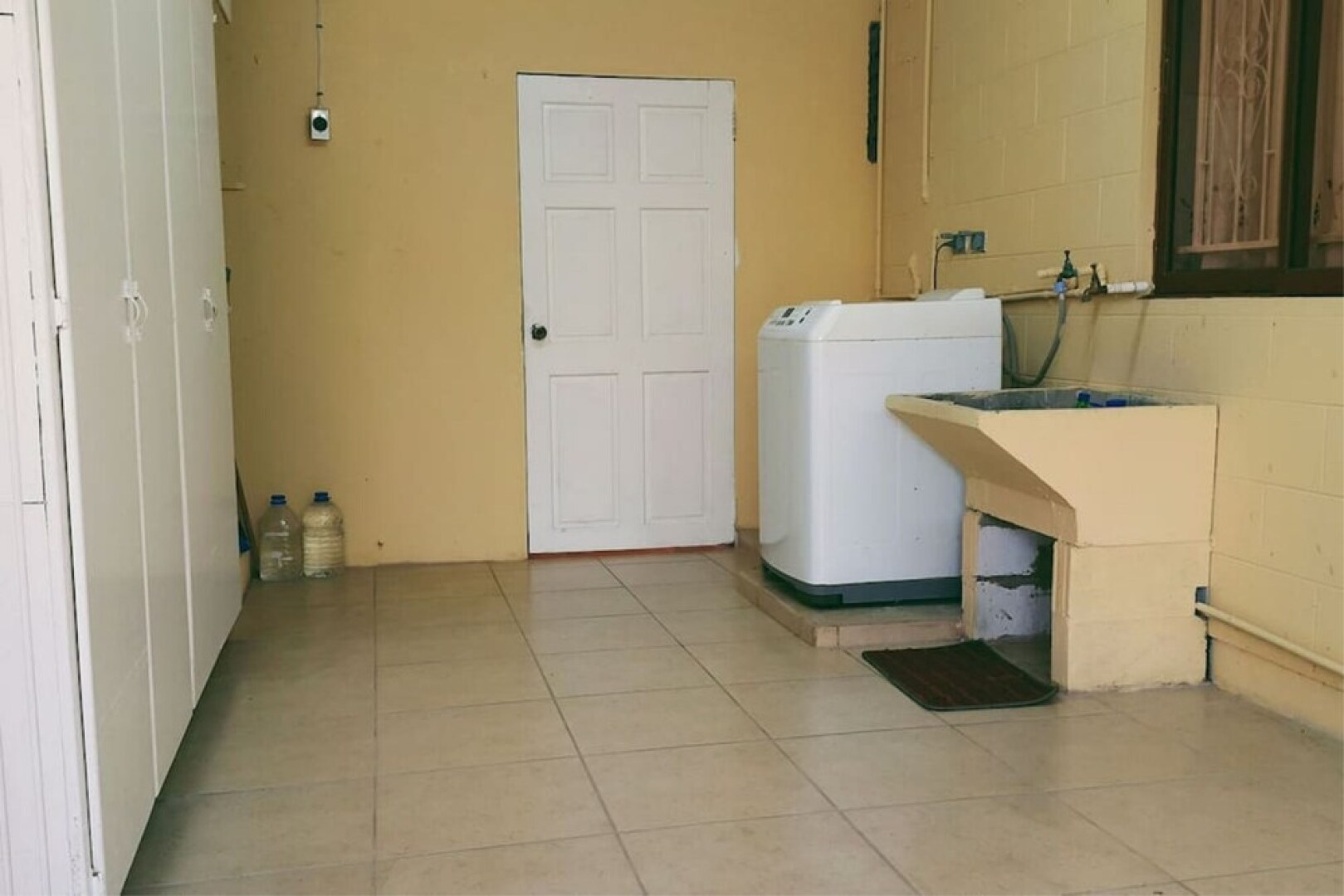 Spacious Apartment near Mall