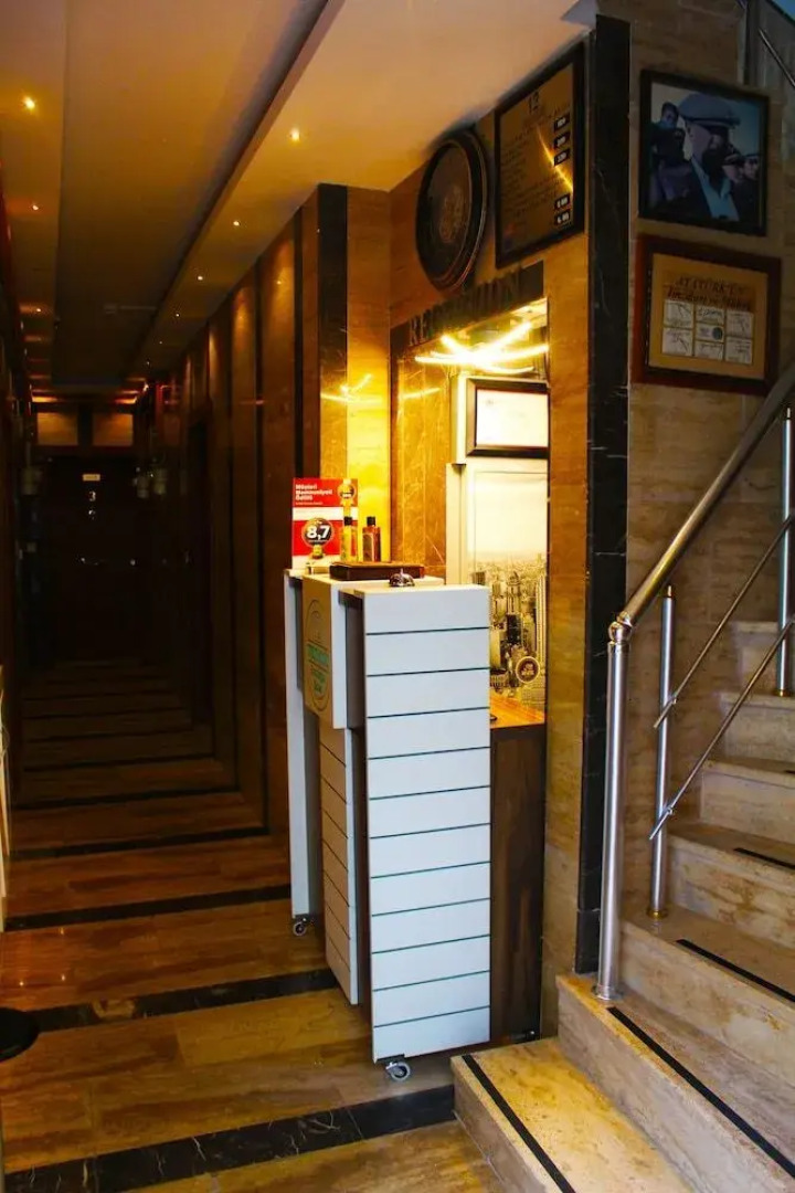 12 Rooms Boutique Hotel