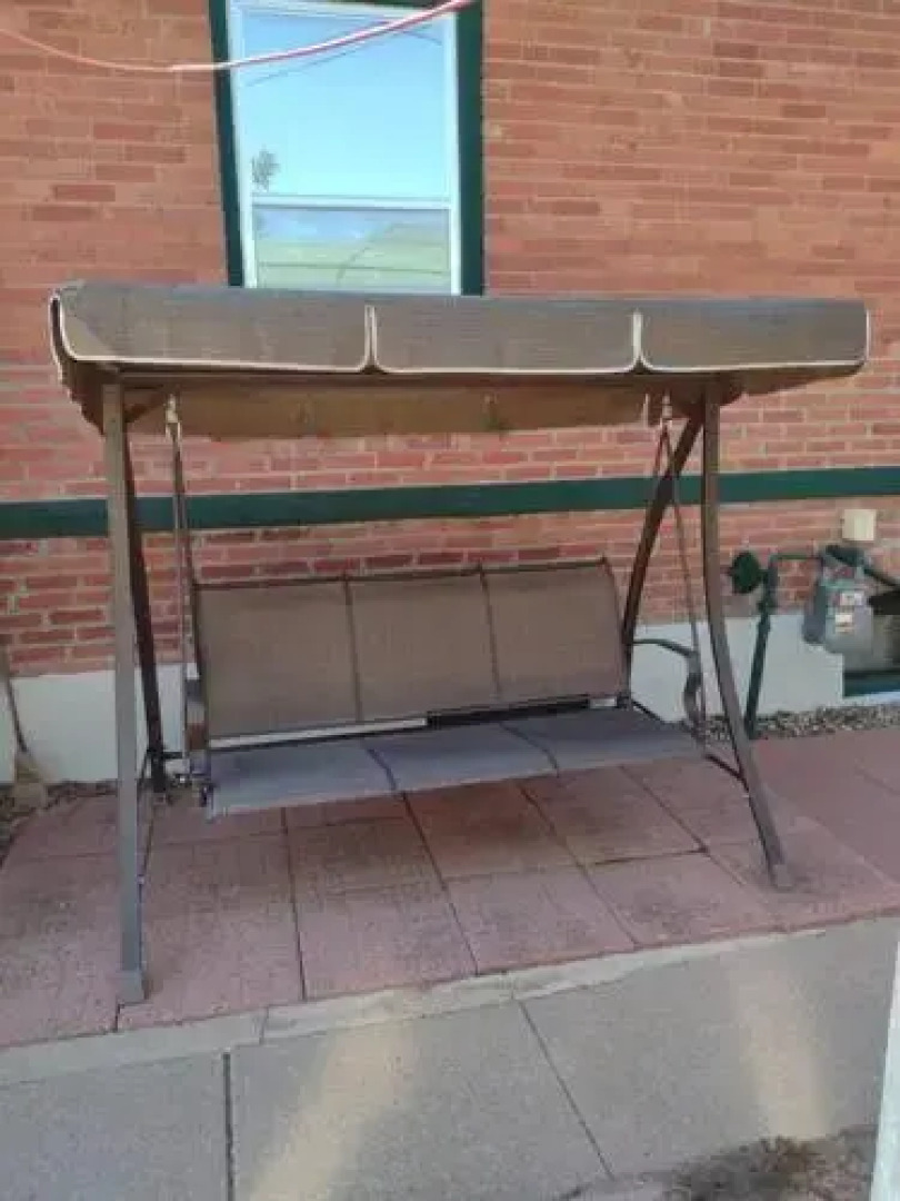 Quiet FULL-SIZE bed close to town 420 friendly