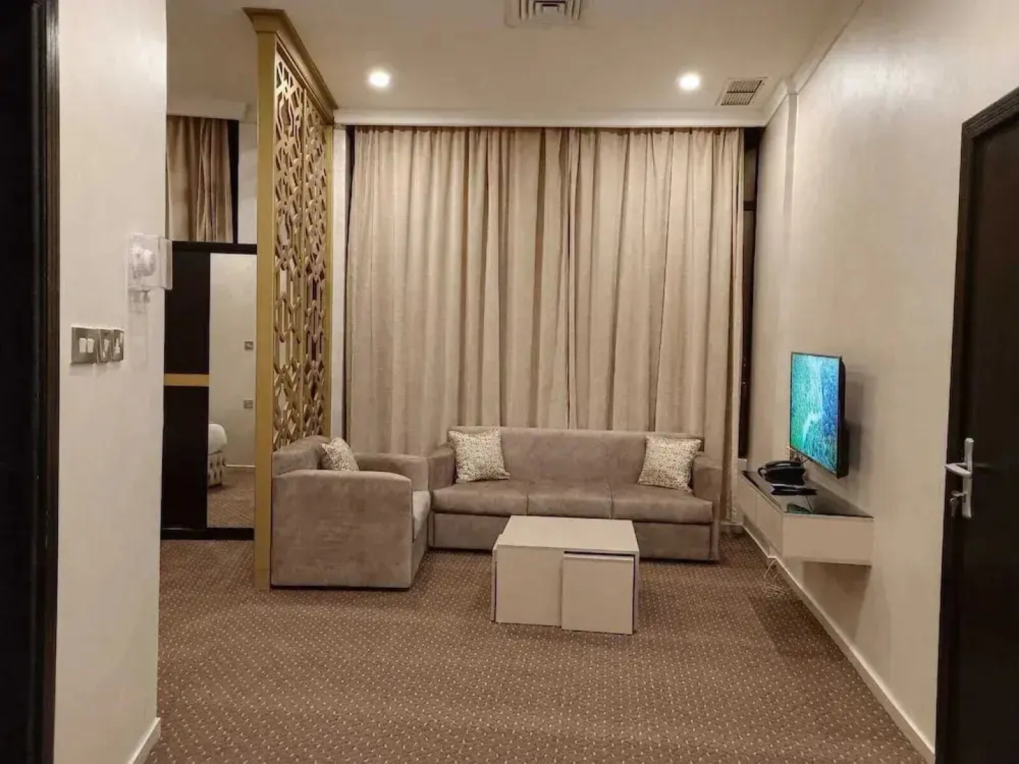 The Gulf Hotel Flats Est