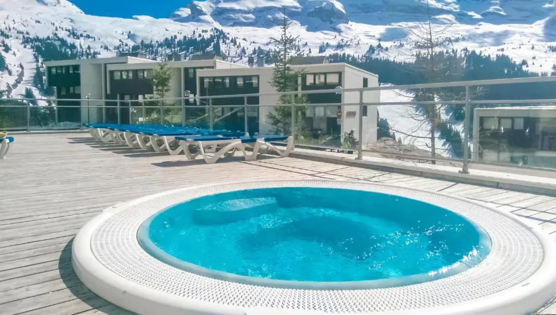 Penthouse 3-bedroom apartment, mountain views, large terrasse, piste access
