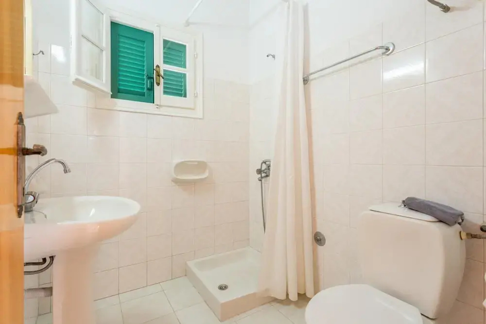 Renoula Walk to Beach Sea Views A C Wifi Car Not Required - 243