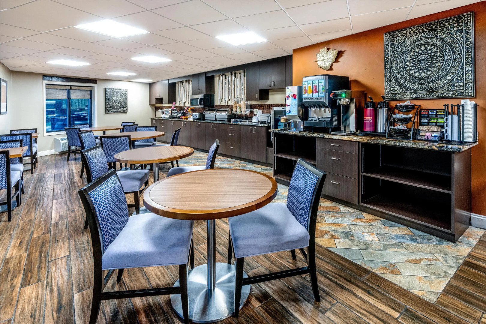 Aiden by Best Western Warm Springs Hotel and Event Center