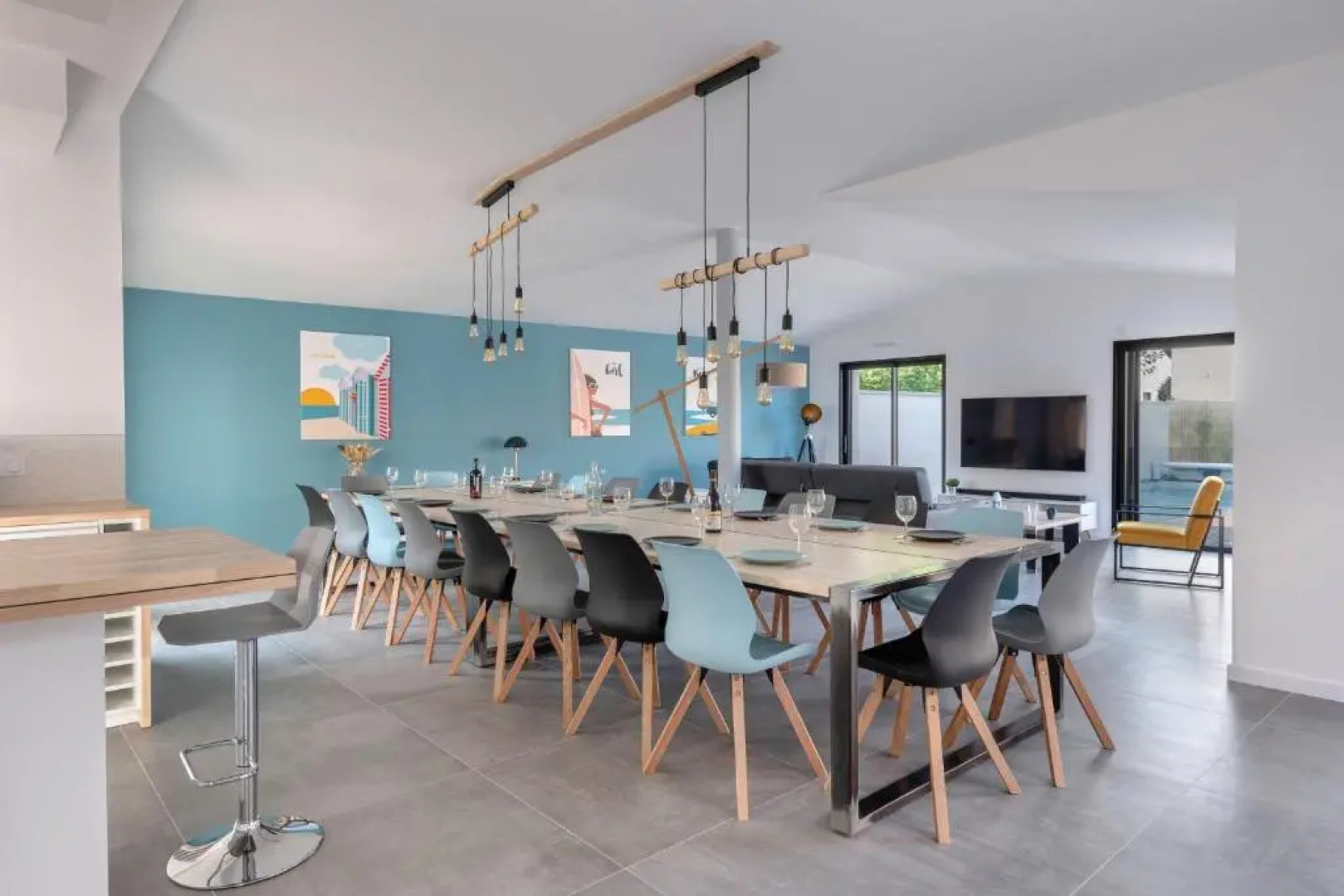 Maison moderne avec piscine et jacuzzi pour 15 personnes !