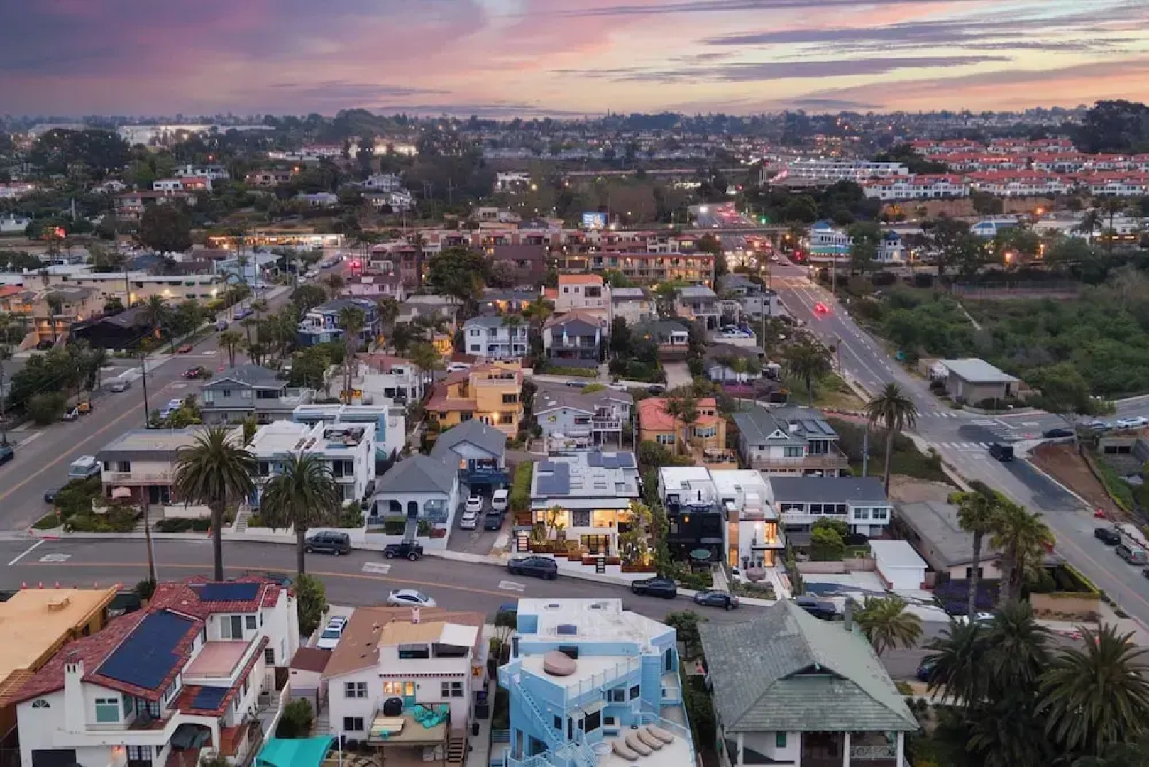 Steps to Beach+shops, Oceanview, Hot Tub+firepit Moonlight Modern by Avantstay