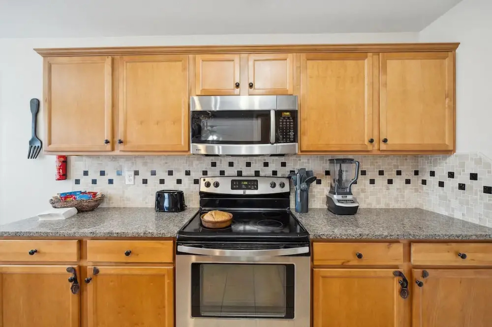 Charming Family Retreat With Spacious Yard 3 Bedroom Home