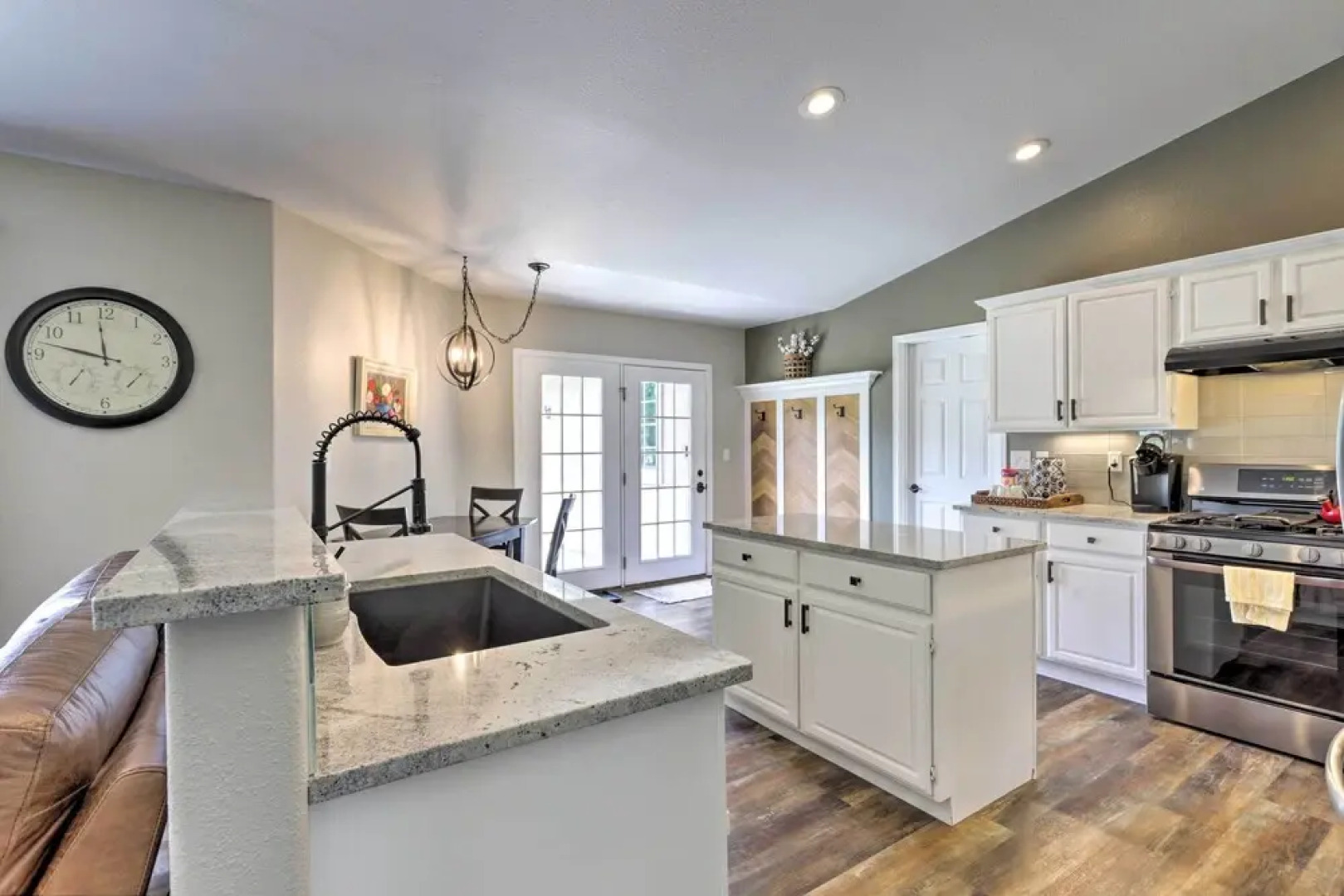 Home w/ Grill ~ 4 Miles to CO National Monument!