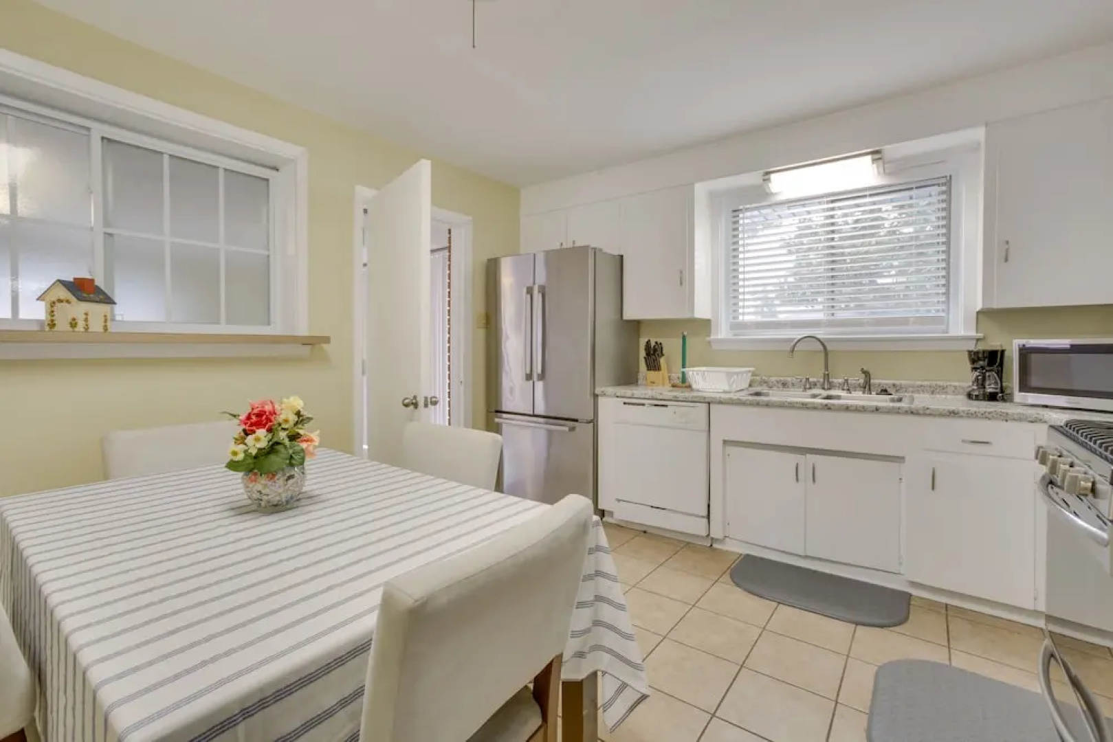 5 Mi to City Park: New Orleans Area Home