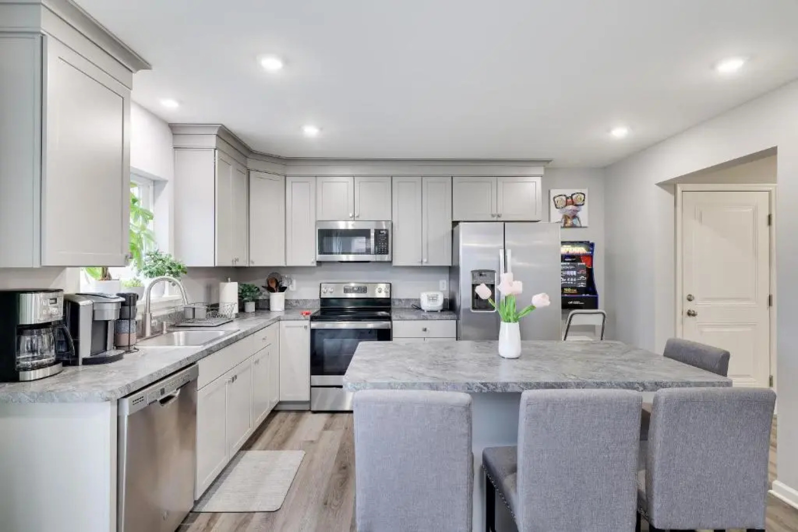 New Build-Modern 4BR, Kid-Friendly Home In Poconos