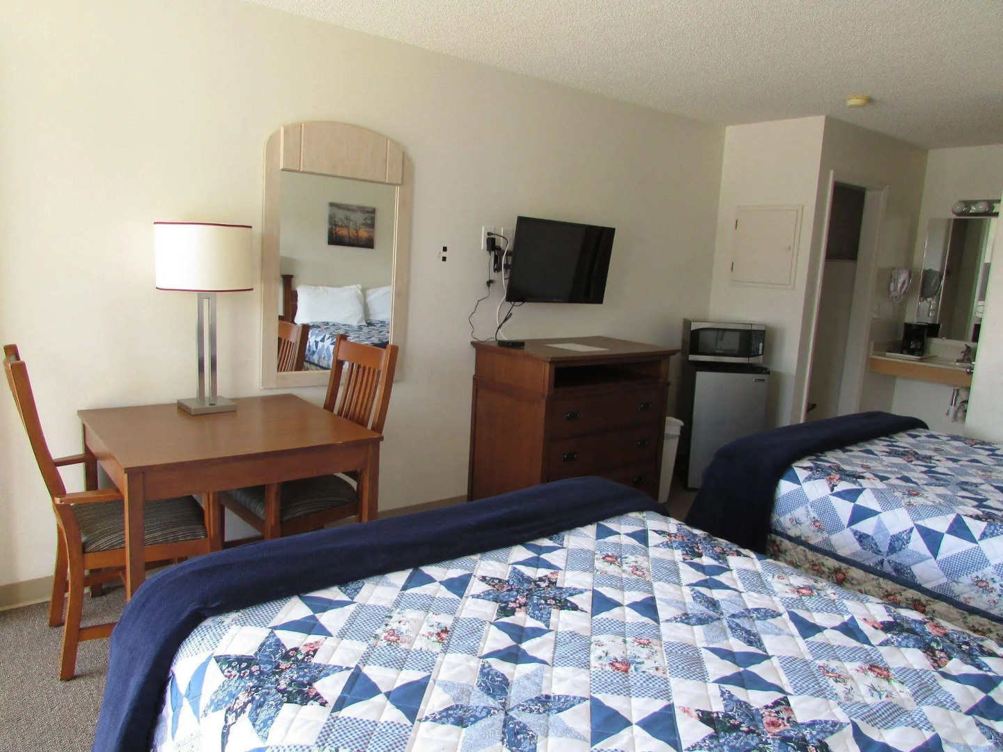 Douglas Inn & Suites