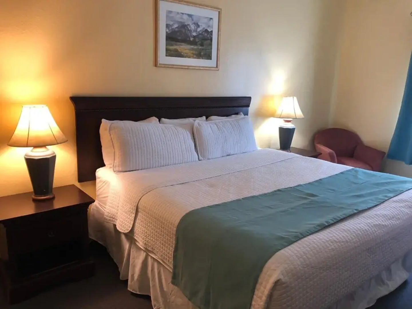 Deluxe 6 Inn & Suites