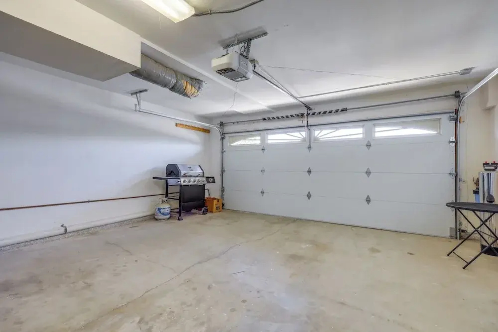 Sleek Oxnard Townhouse w/ Balconies: Walk to Beach