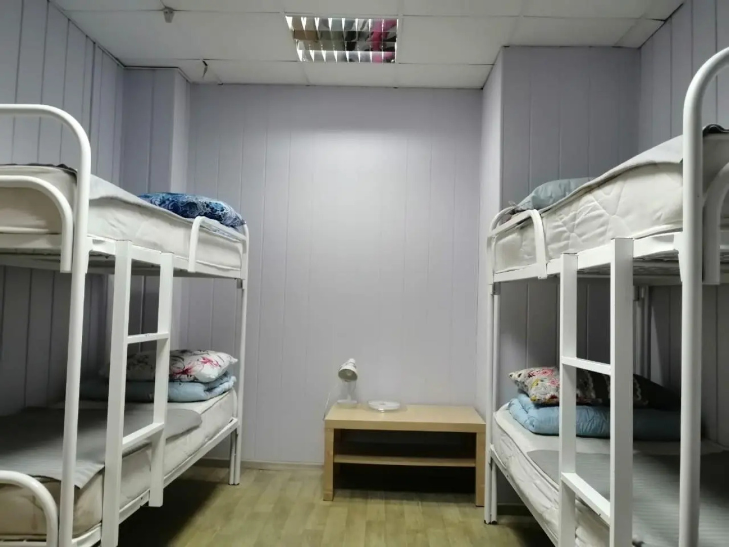 Красный диван