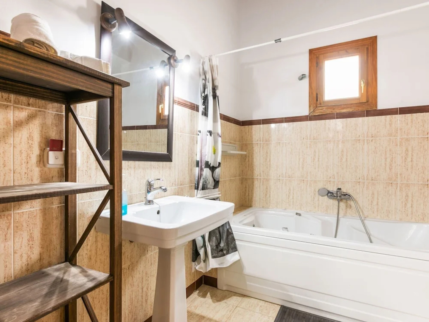 Luxurious Villa in Fuente de Piedra With Swimming Pool