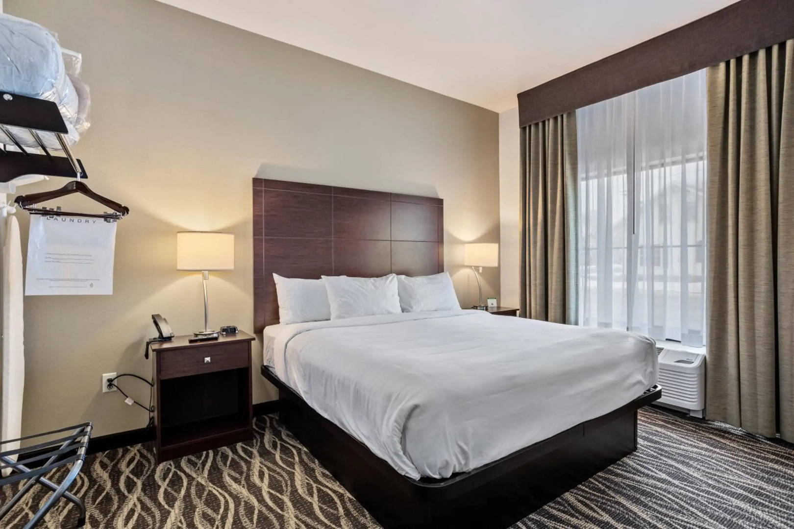 Cobblestone Hotel & Suites-Little Chute