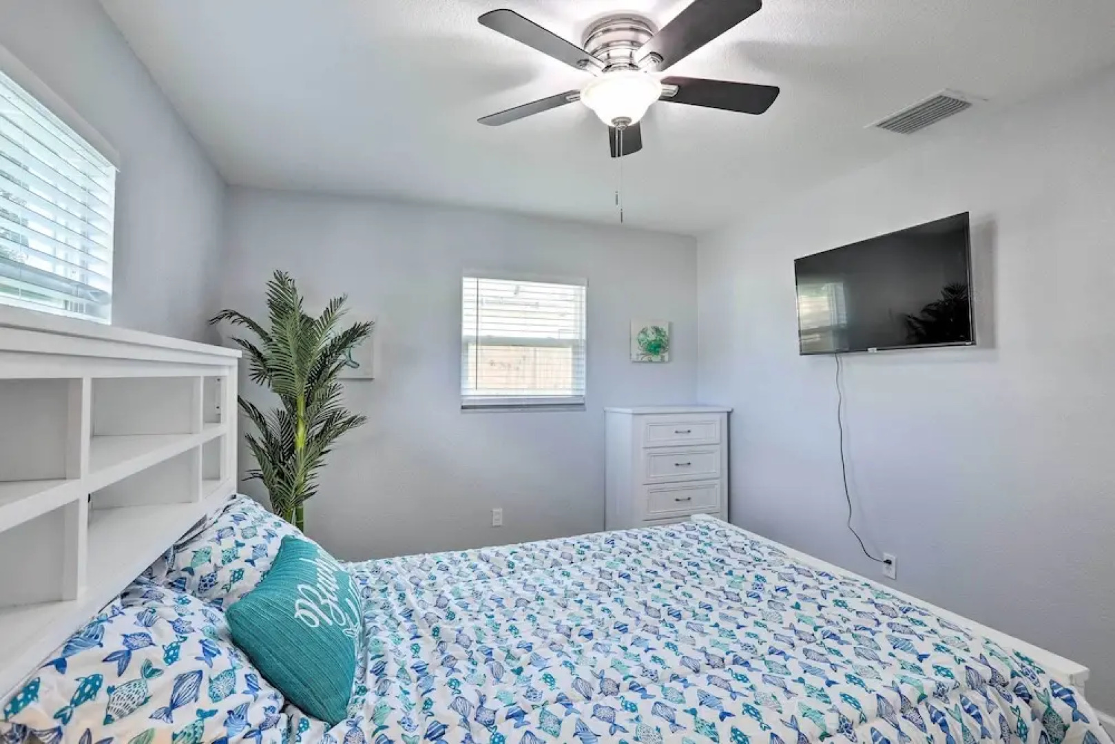 Breezy Largo Getaway - 5 Minutes to Beach!