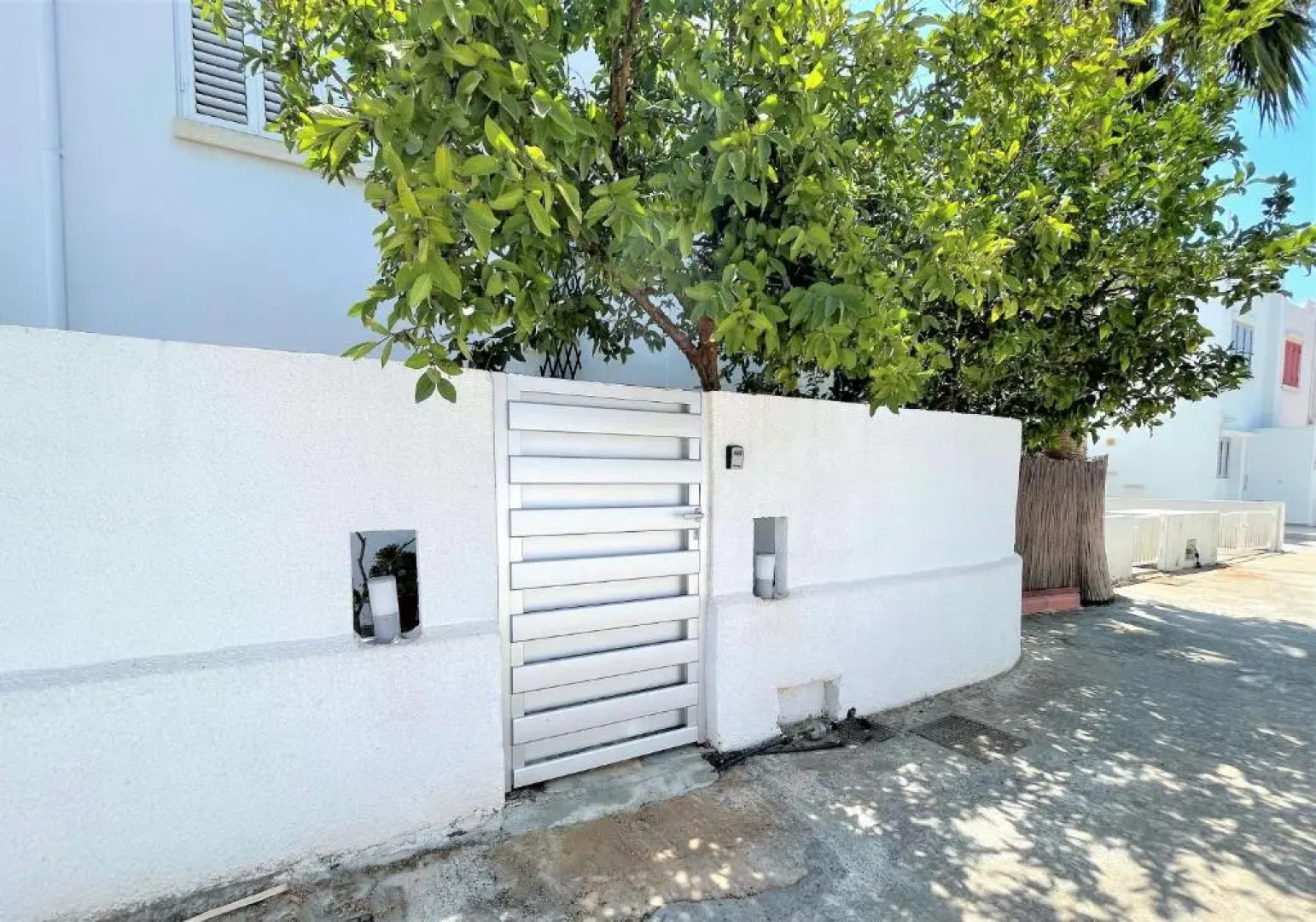 Blossom Holiday Villa DPS18