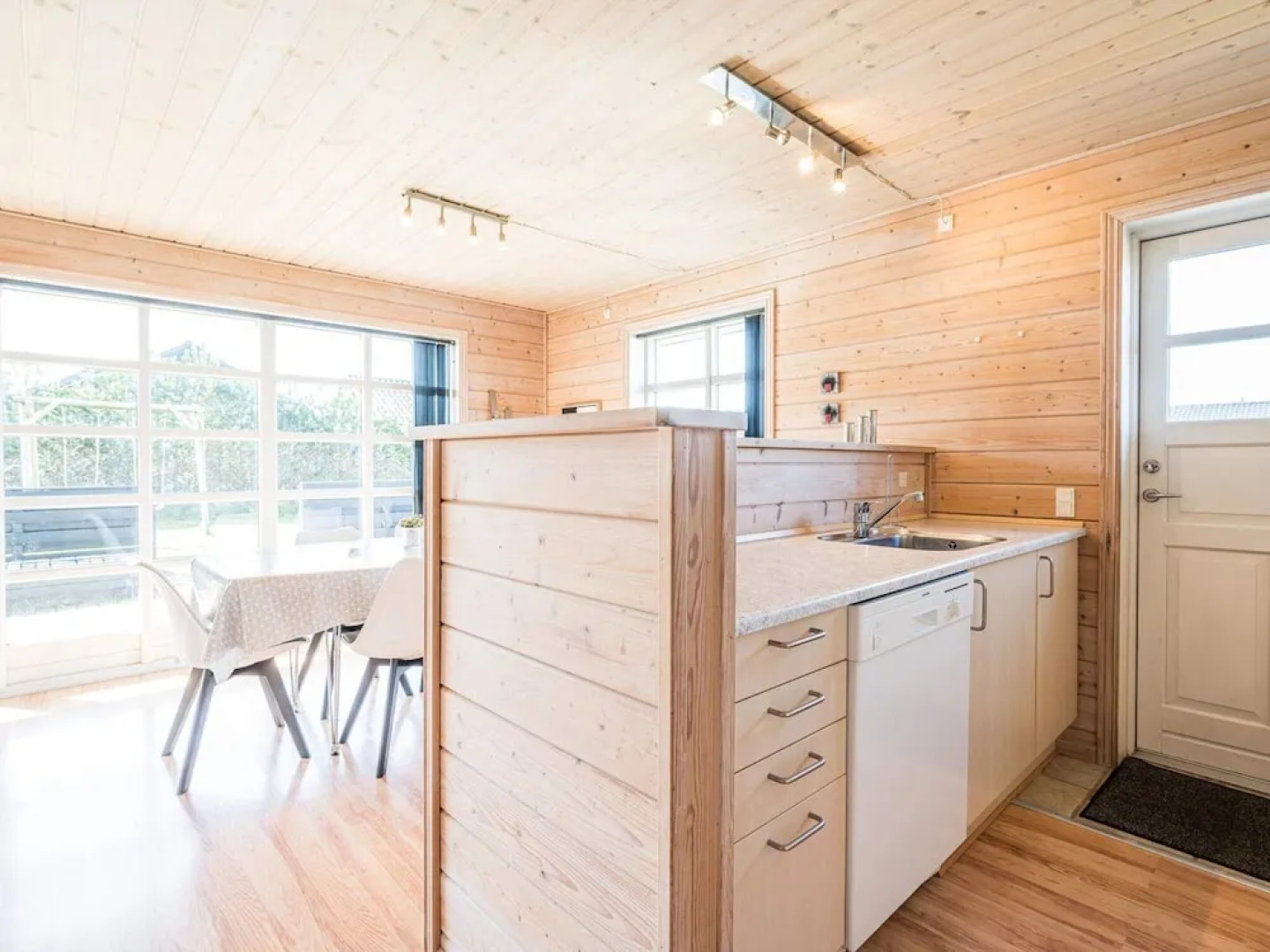 Modern Woodland Retreat-by Traum