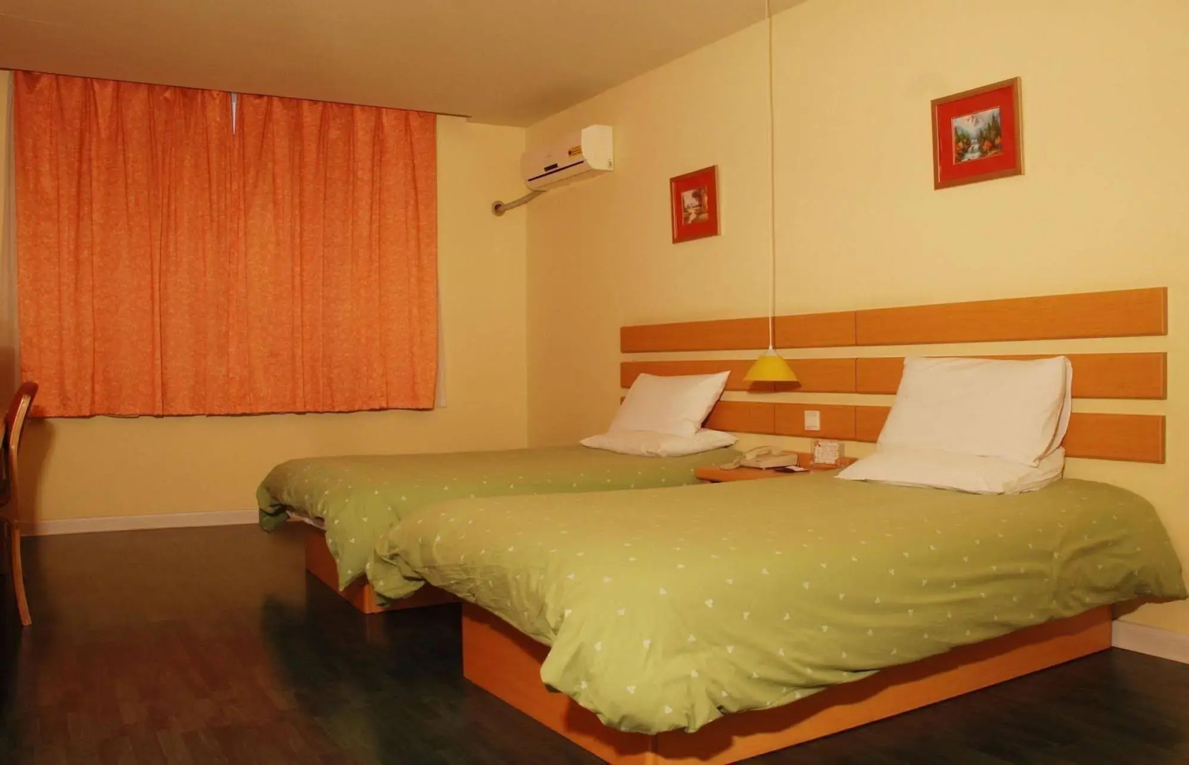 Home Inn Wuhan Jinghan Avenue Dazhi Road Light Rail