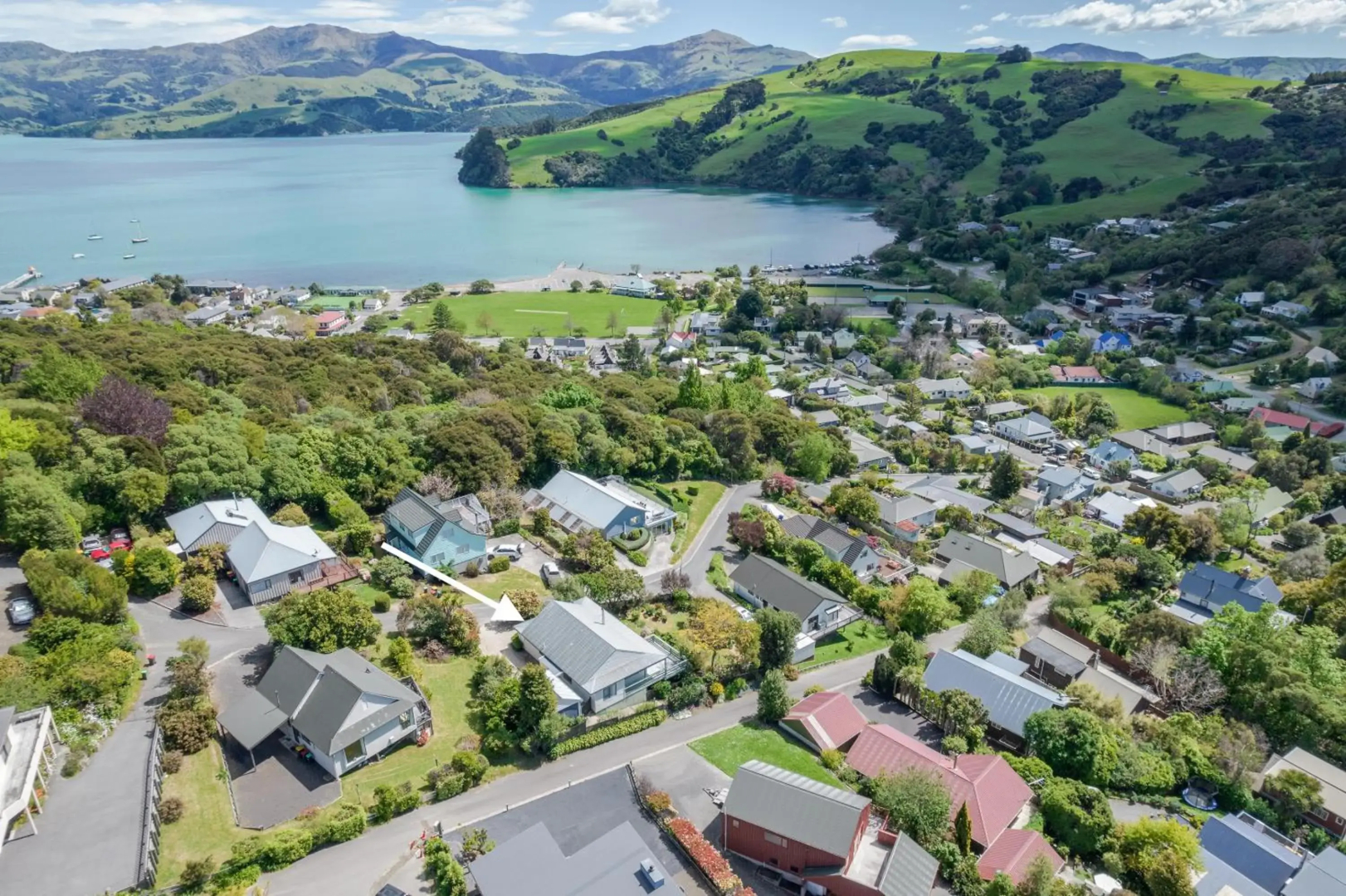 Libeau Lane Views - Akaroa Holiday Home